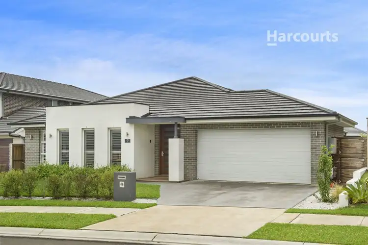 9 Walseley Crescent, Gledswood Hills NSW 2557