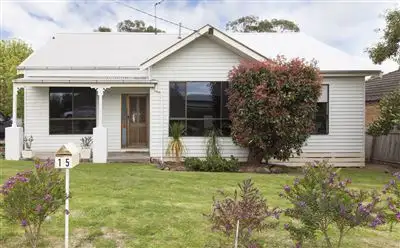 15 Queens Ave, Ararat VIC 3377