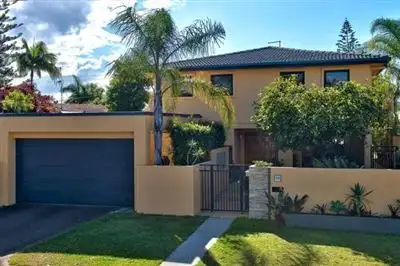 93 Amalfi Drive, Isle Of Capri QLD 4217