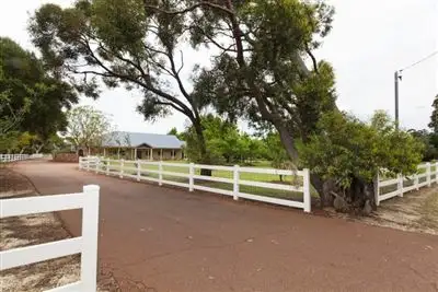 36 Victoria Road, Wattle Grove WA 6107
