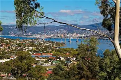 10 Nottingham Court, Lindisfarne TAS 7015