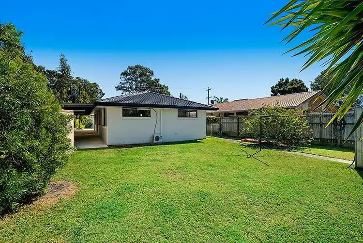 142 Government Road, Labrador QLD 4215