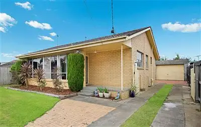 33 Hitchcock Street, Breakwater VIC 3219
