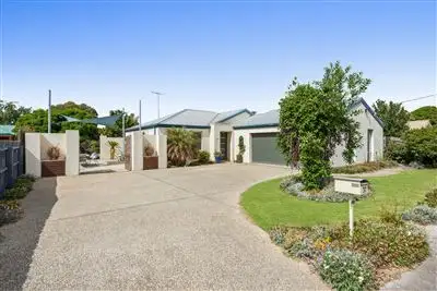 30 Myrtle Grove, North Shore VIC 3214