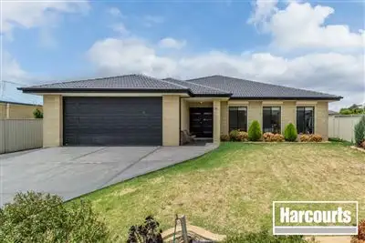 70 Scotsdale Drive, Cranbourne East VIC 3977