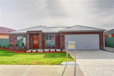 12 Lowry Crescent, Miners Rest VIC