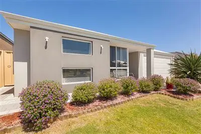 Second view of Homely house listing, 8 Blossom Chase, Aubin Grove WA 6164