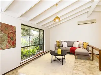 8 Hunter Drive, Lesmurdie WA 6076