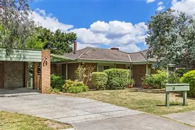 18 Coonawarra Drive, Vermont South VIC 3133