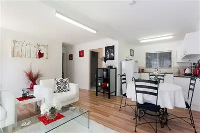 2/11 Centaur Street, Redcliffe QLD 4020