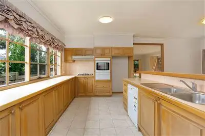 Fifth view of Homely house listing, 2 Highmont Drive, Vermont South VIC