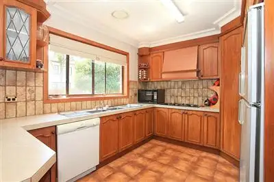 Fifth view of Homely house listing, 10 Glenview Court, Avondale Heights VIC 3034