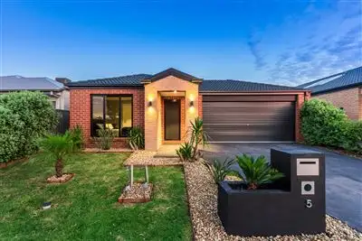 5 Woodsman Way, Cranbourne East VIC 3977
