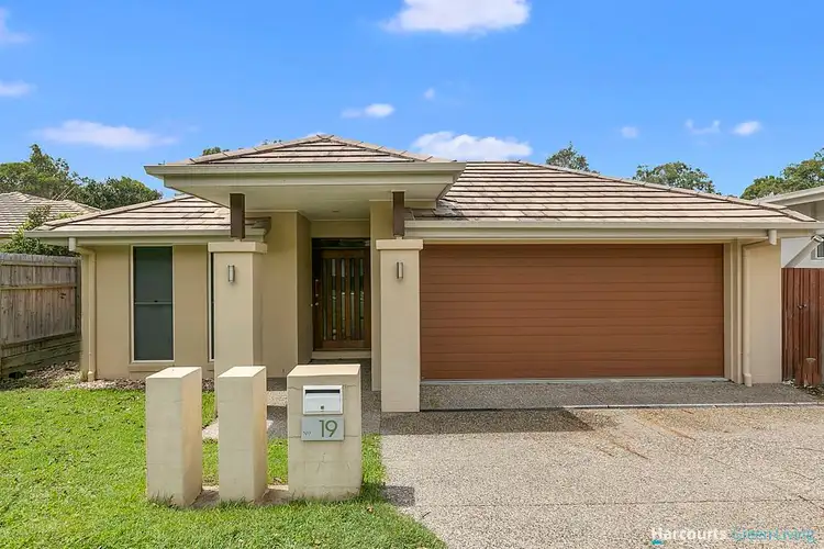 19 Worchester Crescent