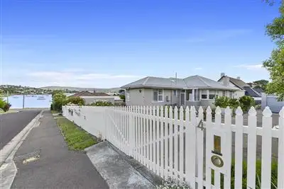 4 Milford Street, Lindisfarne TAS 7015