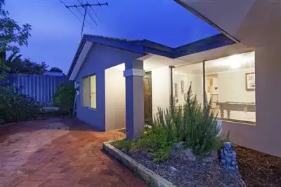 10 Parkway Gardens, Parmelia WA 6167