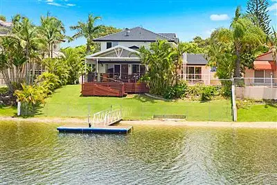8 Wollundry Place, Mermaid Waters QLD 4218