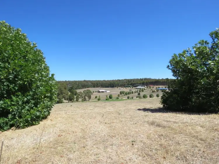 14 Emerson Ave, Bridgetown WA 6255
