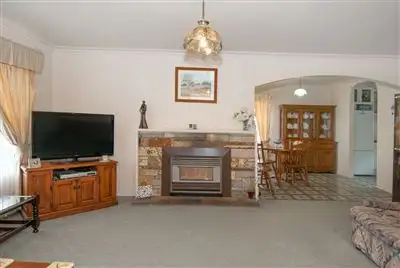 Fifth view of Homely house listing, 2 Pioneer Court, Thomastown VIC 3074