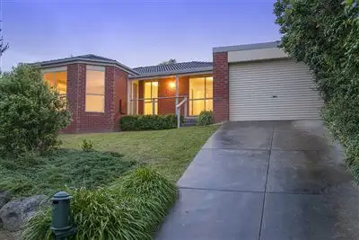 Second view of Homely house listing, 5 Shannon Place, Langwarrin VIC 3910
