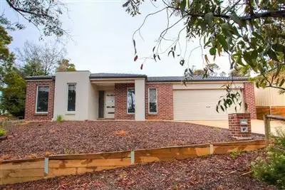 11 Shakespeare Avenue, Mount Helen VIC 3350