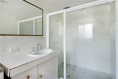 Fifth view of Homely unit listing, 4/25 Lenneberg Street, Southport QLD 4215