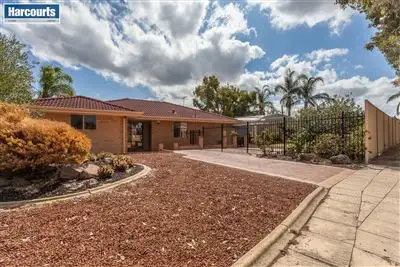 5 Holley Place, Marangaroo WA