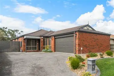 6 Neptune Place, Cranbourne West VIC 3977