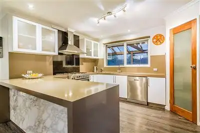 8 Porto Court, Cranbourne North VIC 3977