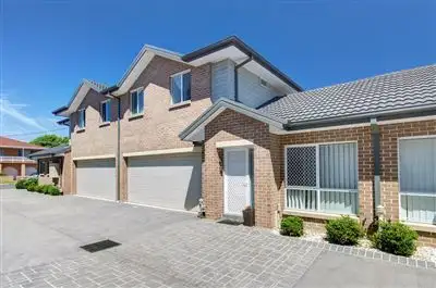 Main view of Homely townhouse listing, 2/6-8 The Avenue, Bellambi NSW 2518