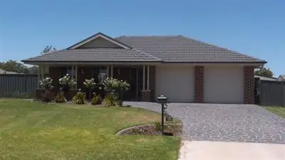 17 Mary Angove Crs, Cootamundra NSW
