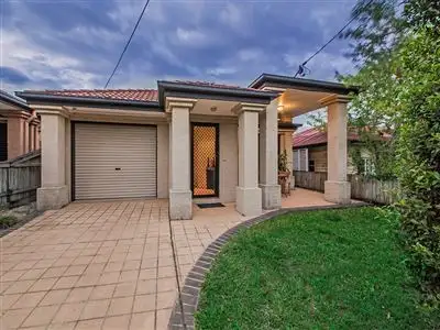 13 Gower Street, Holland Park West QLD 4121