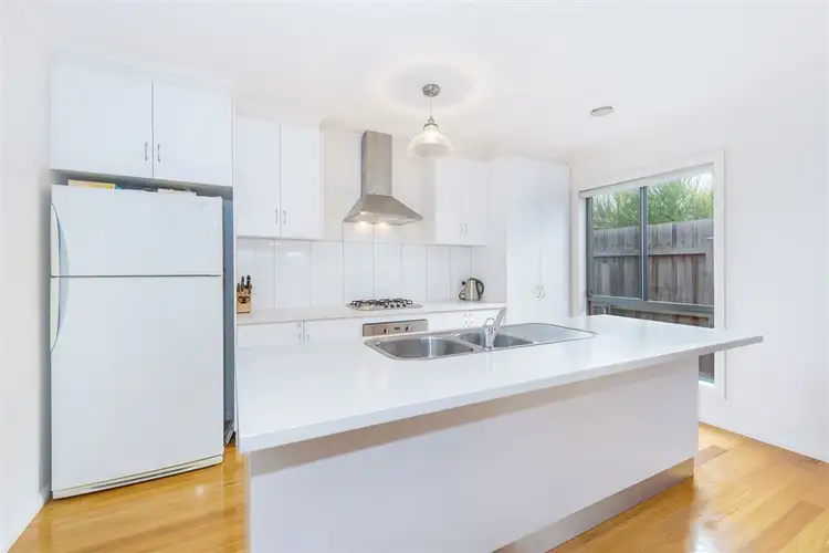 2/13 Charlotte Avenue, Newcomb VIC 3219