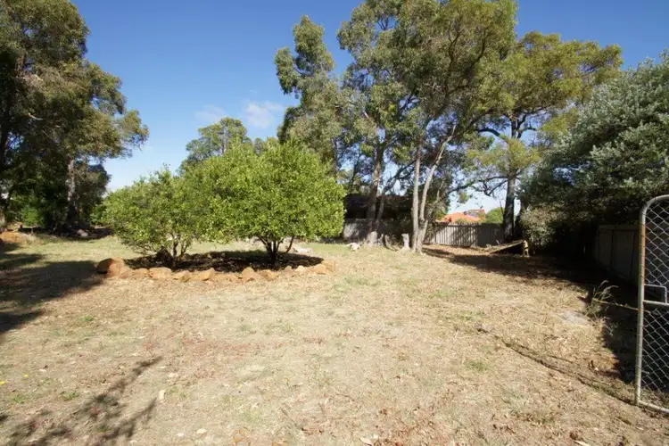 16 Anthony Street, Lesmurdie WA 6076