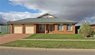 23 Lady Mary Drive, West Wyalong NSW 2671