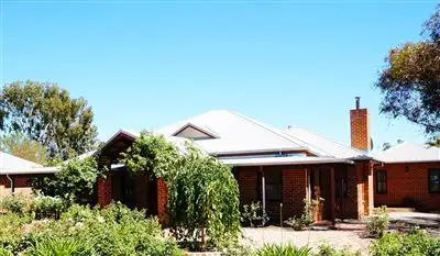25 Dobson Avenue, Merredin WA 6415