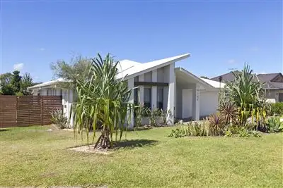 9 Kingsway Street, Wellington Point QLD 4160