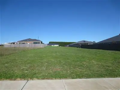8 Warwick Way, Drouin VIC 3818