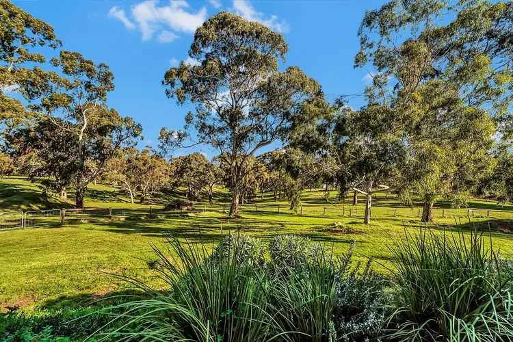 7 Whispering Wall Road, Williamstown SA 5351