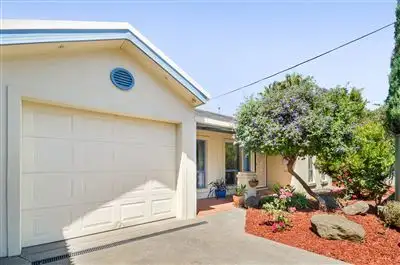 2/6 Leila Crescent, Bell Post Hill VIC 3215