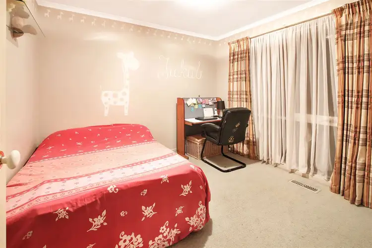 Sixth view of Homely house listing, 5 Solander Court, Roxburgh Park VIC 3064