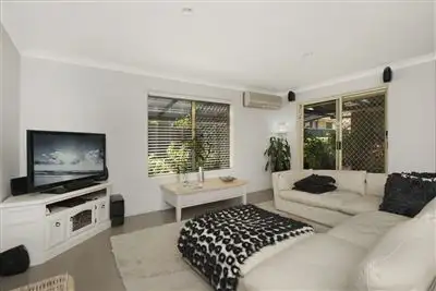 1/5 Lucas Place, Labrador QLD 4215