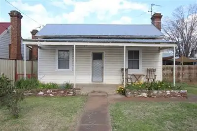 42 Victoria Pde, Cootamundra NSW 2590