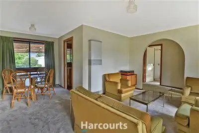 Fifth view of Homely house listing, 11 Diane Close, Pakenham VIC 3810
