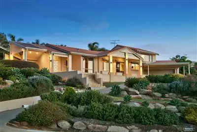 5 Dutchman Drive, Hallett Cove SA 5158