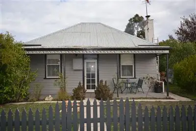 106 Clunes Rd, Creswick VIC 3363