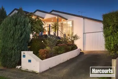 52 Avebury Drive, Berwick VIC 3806
