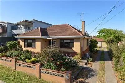 12 Renown Avenue, Victor Harbor SA 5211