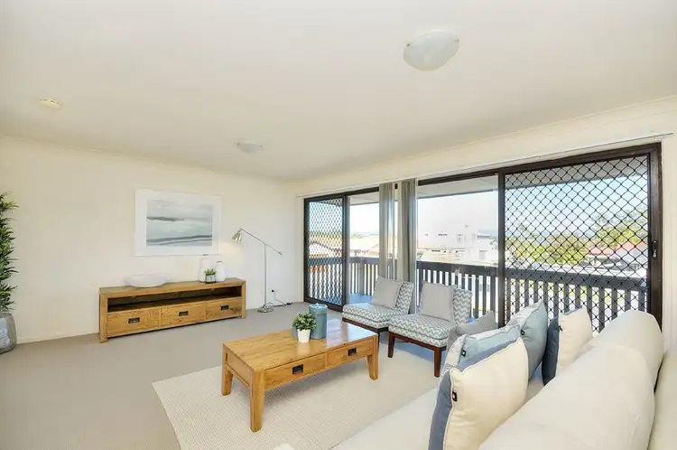 11 McIlwain Drive, Mermaid Waters QLD 4218