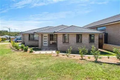 33 Sierra Avenue, Middleton Grange NSW 2171